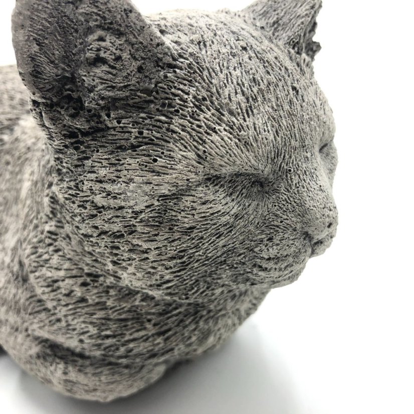 Zahradni betonová dekorace - Spící koťátko č.2