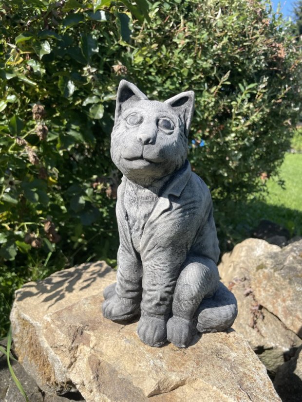 Zahradní betonová dekorace Kocourek v sáčku