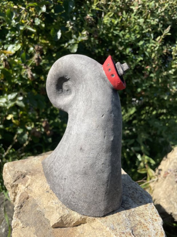 Zahradní betonová dekorace - Vlnka - Loďka: Červená lodička 1 ks