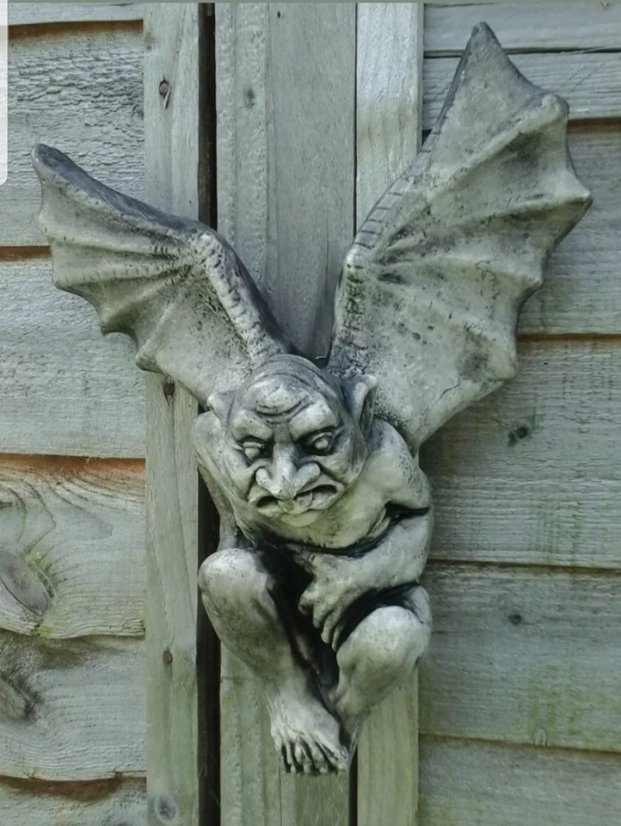 Steinfigur Gartenfigur Gargoyle Ringoe 35x27 1025