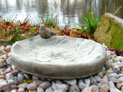 Zahradní betonová dekorace Ptačí pítko
