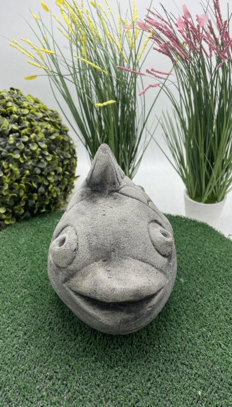 Zahradní betonová dekorace Kapřík