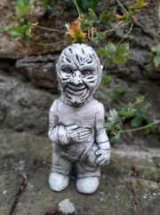 Steinfigur Gartenfigur Gartenkiller Freddy 25x13x10cm 875