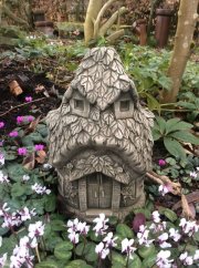 Steinfigur Gartenfigur Feenhaus Blaetter 36x23 1125