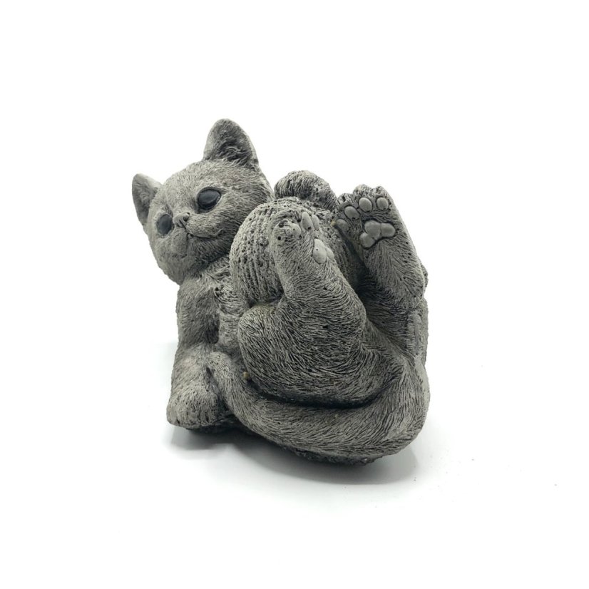 Zahradní betonová dekorace - Koťátko s klubíčkem