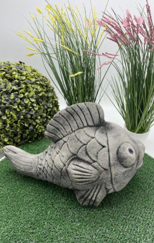 Zahradní betonová dekorace Kapřík