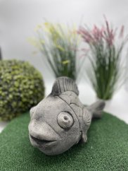 Zahradní betonová dekorace Kapřík