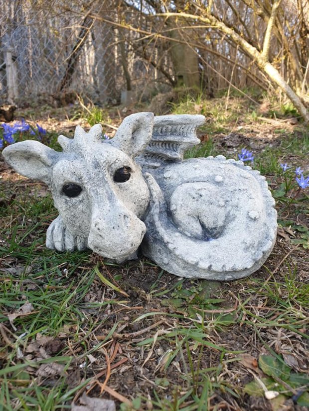 Steinfigur Gartenfigur Drache schlafend