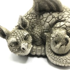 Zahradní betonová dekorace - Dračí máma