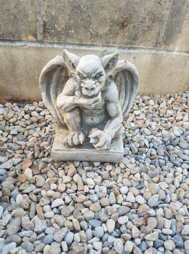 Steinfigur Gartenfigur Gargoyle Georg 32x30 1250