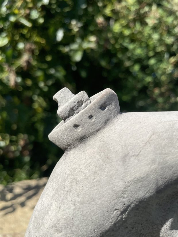 Zahradní betonová dekorace - Vlnka - Loďka: Červená lodička 1 ks