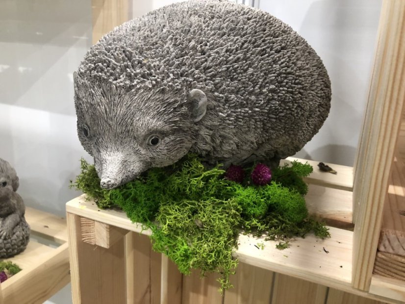 Dekorační dřevěná bedýnka s mechem 46x31x25