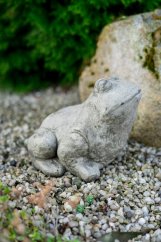 Záhradná betónová dekorácia Žaba – sediaca
