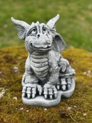 Zahradní betonová dekorace-Figurka vzhlížejícího dráčka